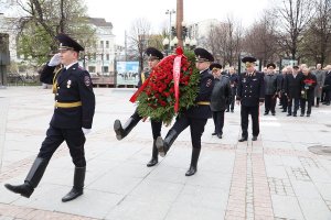 Возложение венка и цветов к памятнику «Благодарная Россия – солдатам правопорядка, погибших при исполнении служебного долга». 17 апреля 2024 года